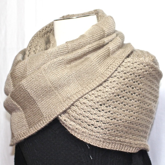 REDUCED⬇️*HP*NWT★Nine West Tan Infinity Scarf—1 LEFT! - Picture 5 of 8