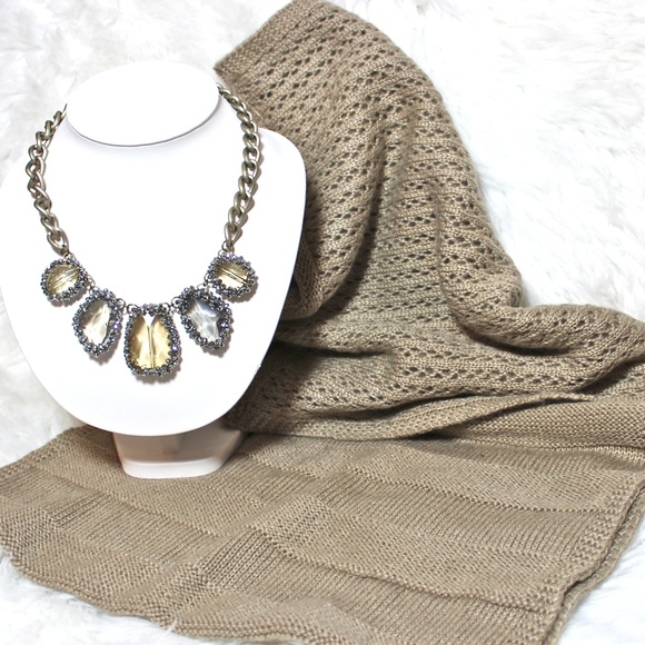 REDUCED⬇️*HP*NWT★Nine West Tan Infinity Scarf—1 LEFT! - Picture 3 of 8