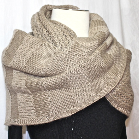 REDUCED⬇️*HP*NWT★Nine West Tan Infinity Scarf—1 LEFT! - Picture 4 of 8