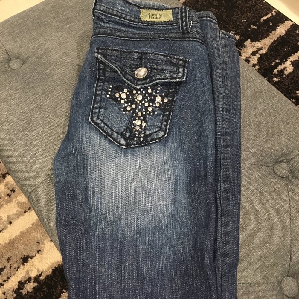 Cambridge destroyed jeans Boot cut tapered fit.
