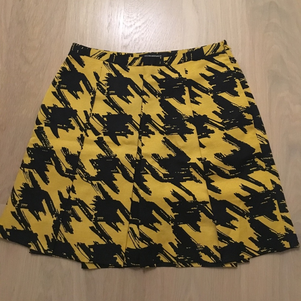 NWT Club Monaco Yellow and Black Pleated Skirt