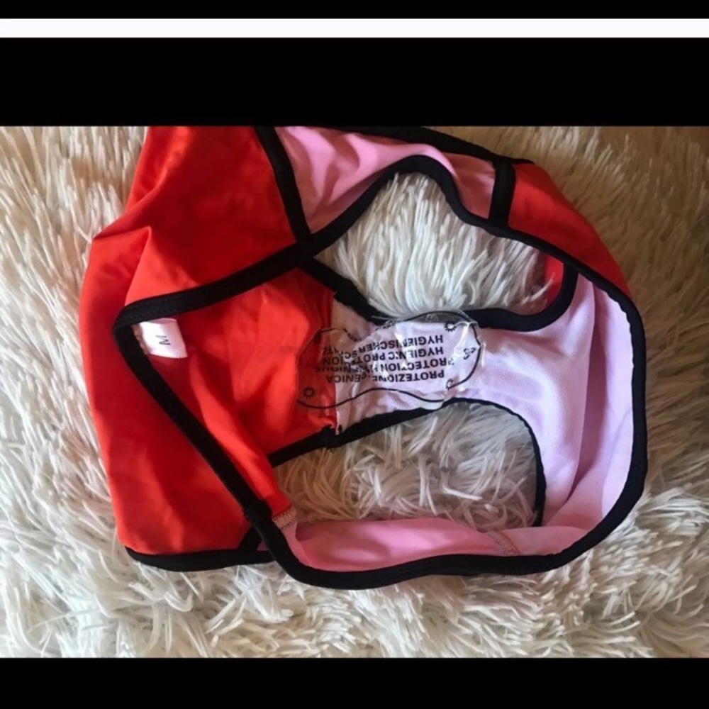 Bikini - Picture 2 of 3