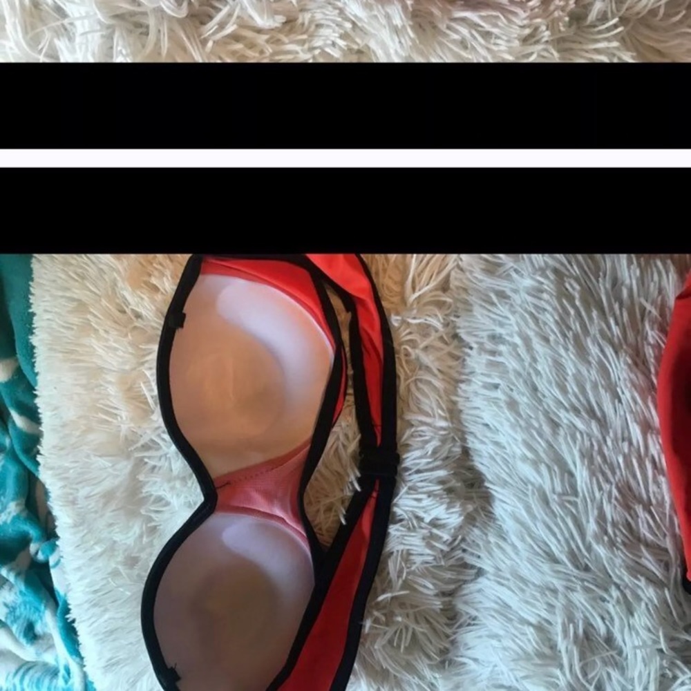 Bikini - Picture 3 of 3