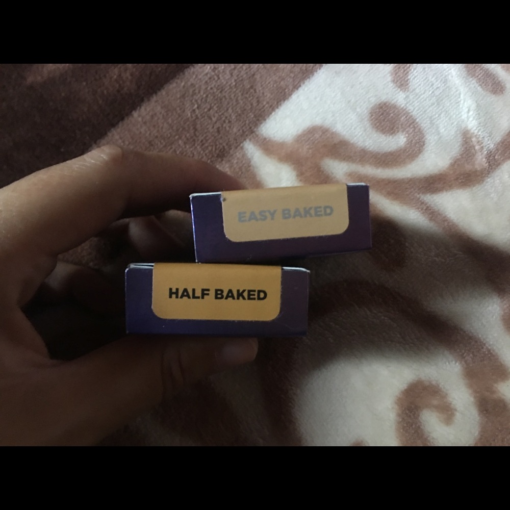 Eyeshadow - Picture 2 of 2