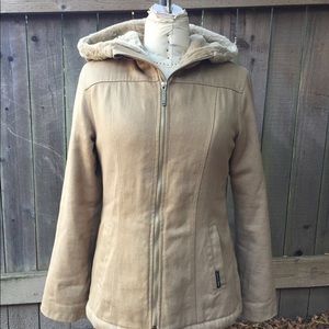 Lady's classic hoodlamb winter coat, vegan fur!