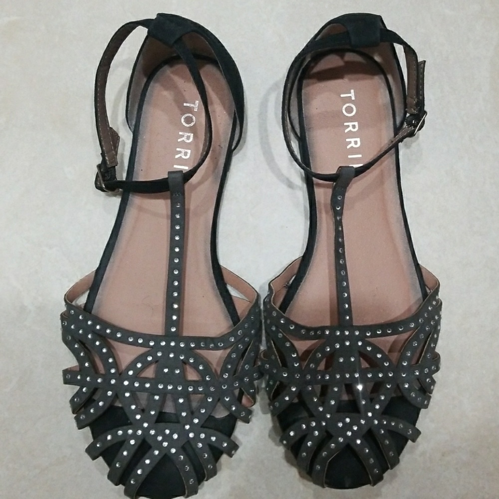 ADORABLE GREY W/ RHINESTONE SANDALS