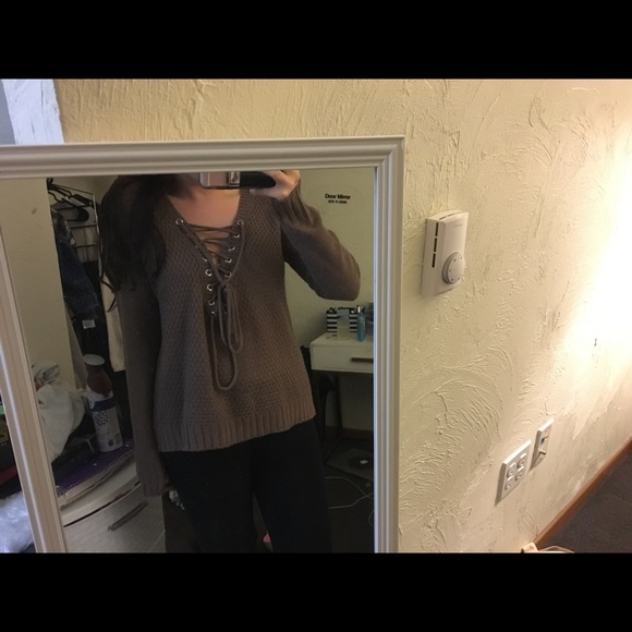 Cross lace Sweater - Picture 1 of 2