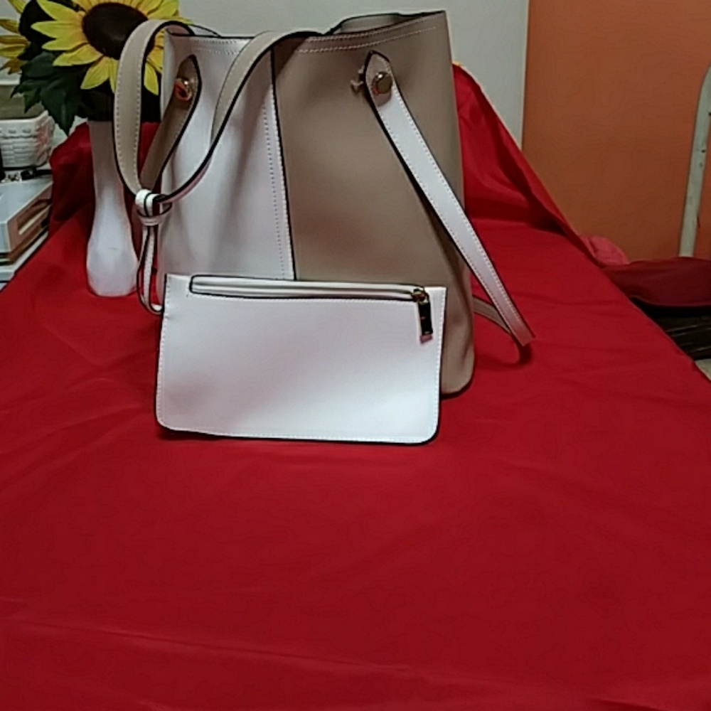 Beige and white fashionable  ladies pocket book.