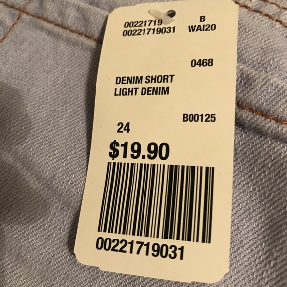 NWT High-rise denim shorts from Forever 21 - Picture 3 of 5