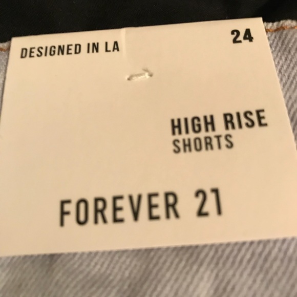 NWT High-rise denim shorts from Forever 21 - Picture 4 of 5