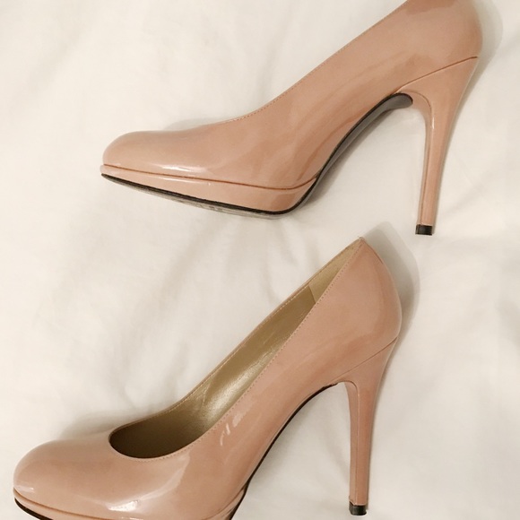Stuart Weitzman Patent Pumps, PRACTICALLY NEW!! - Picture 2 of 6