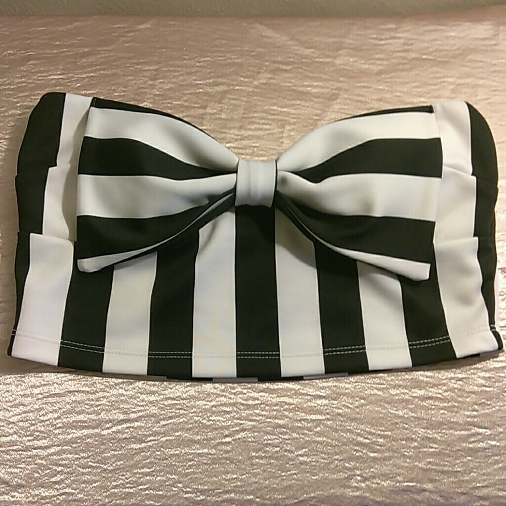 Cute bow crop top