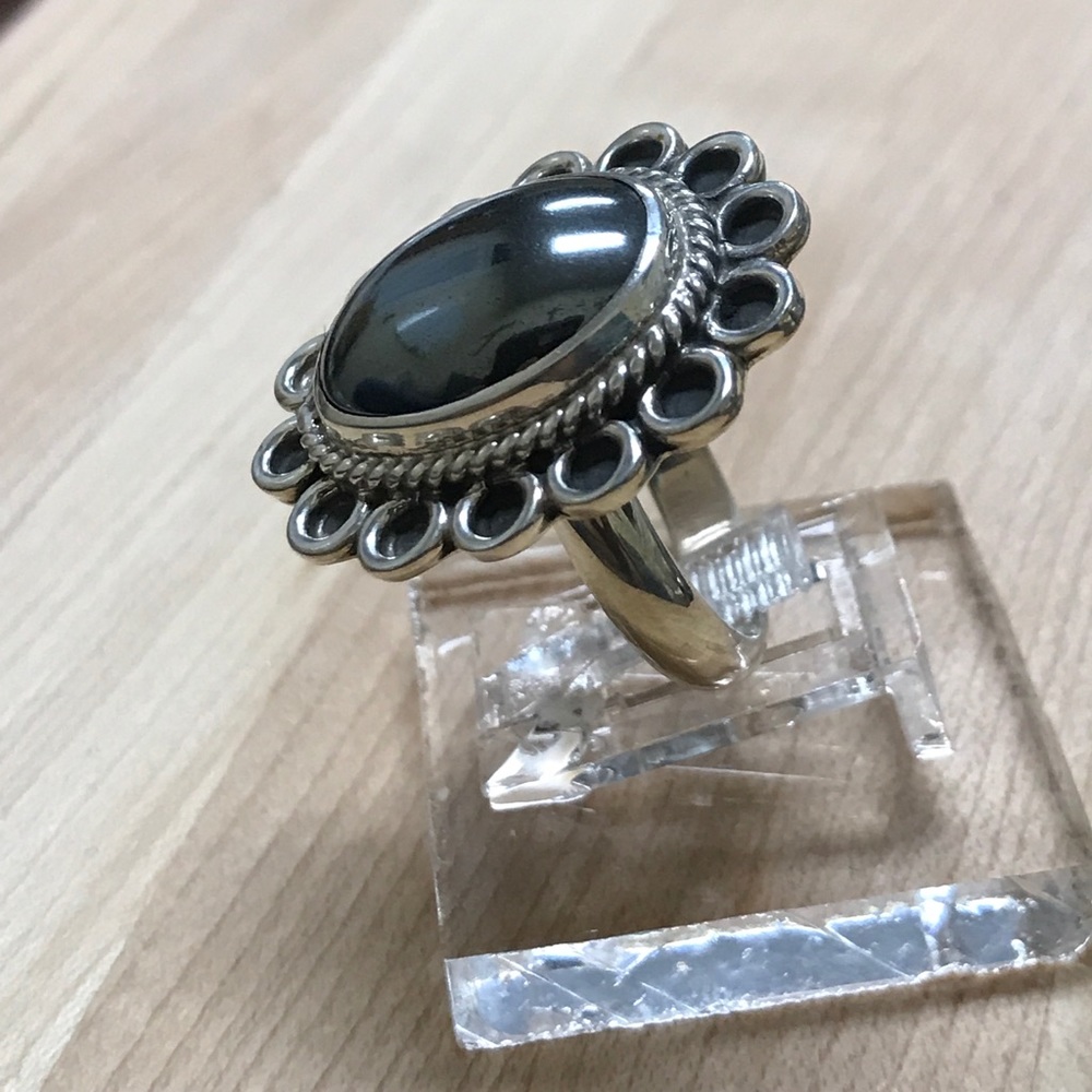 Ring - Picture 3 of 8
