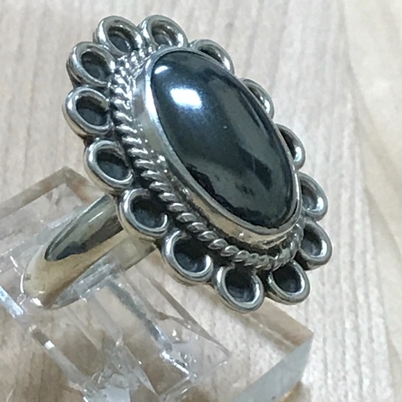 Ring - Picture 2 of 8