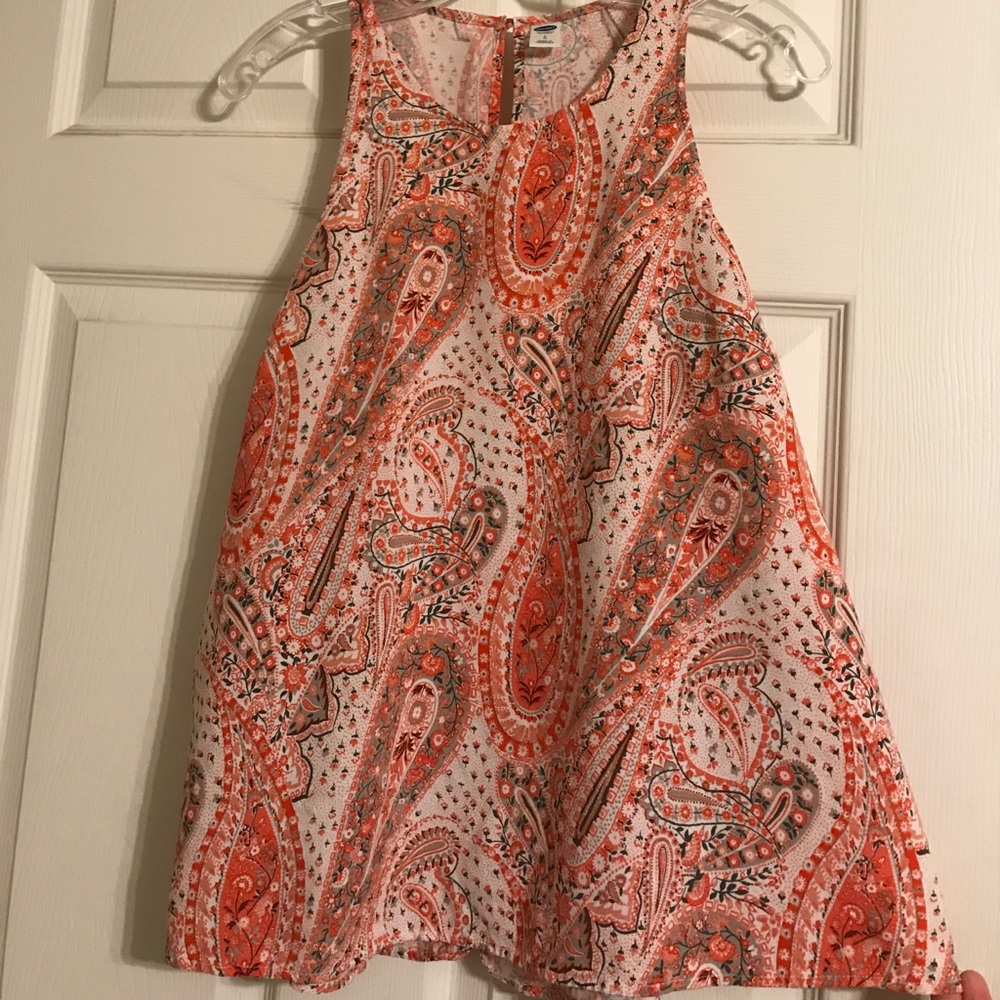 Old Navy Flowy Tank🍍