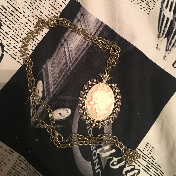 2 for 1 NEW necklaces - Picture 3 of 5