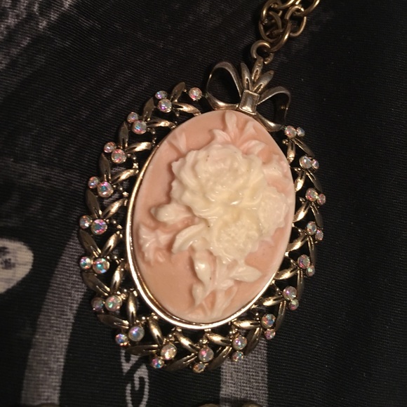 2 for 1 NEW necklaces - Picture 4 of 5