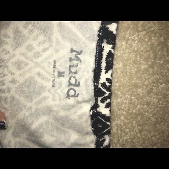 Black and white Aztec crop top - Picture 2 of 2