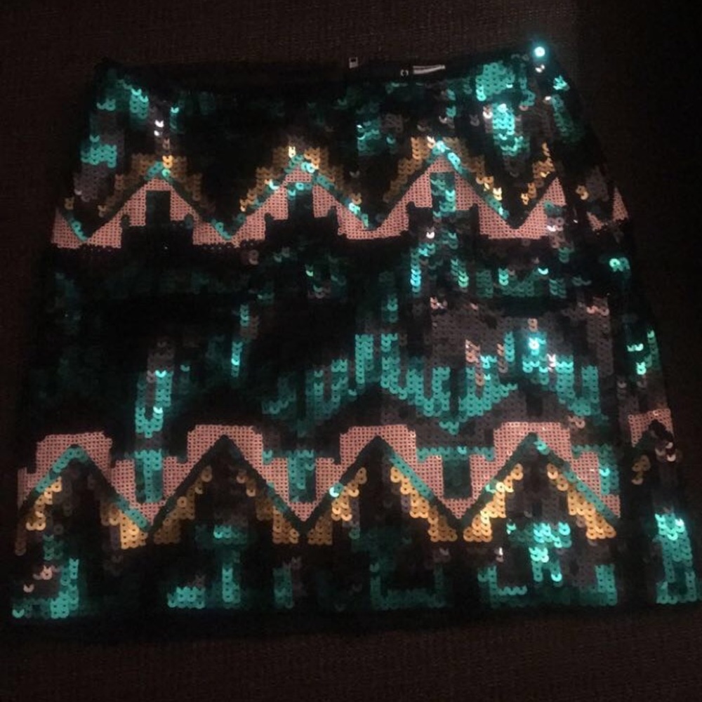 Sequined mini skirt!