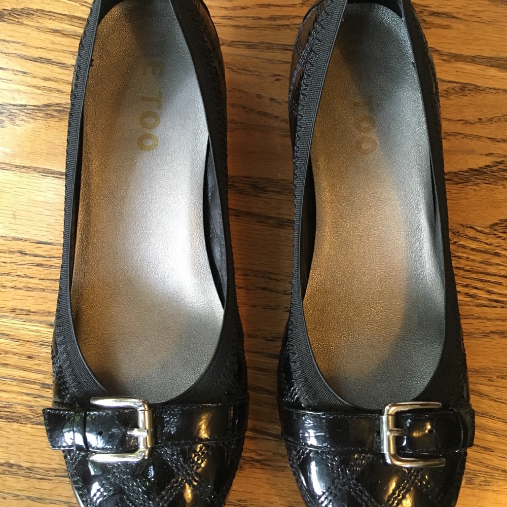 Me Too Quilted Black Patent Leather wedges size 6