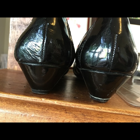 Me Too Quilted Black Patent Leather wedges size 6 - Picture 2 of 6