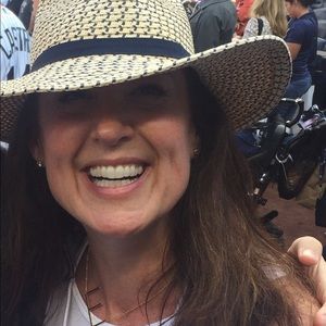 Meet your Posher, Elizabeth