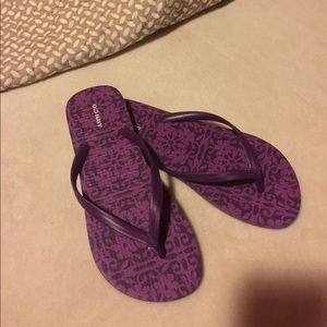 Old Navy flip flops- new w/o tag