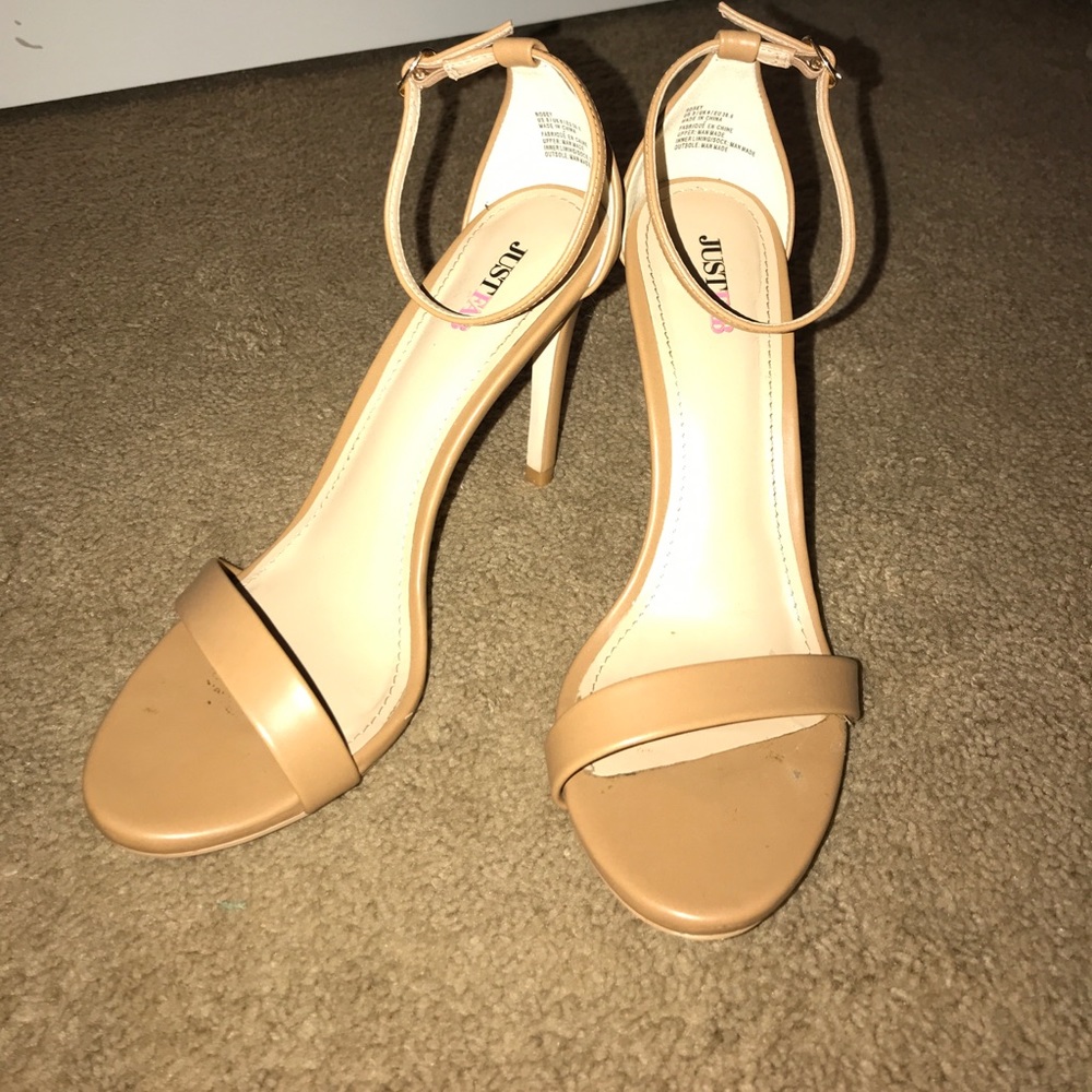 Nude heels 👠 size 8