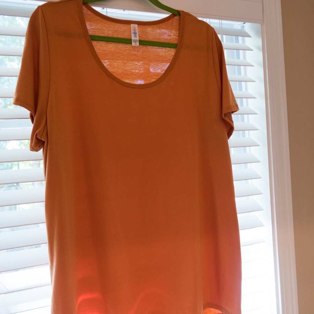 LulaRoe - Classic T {2XL}