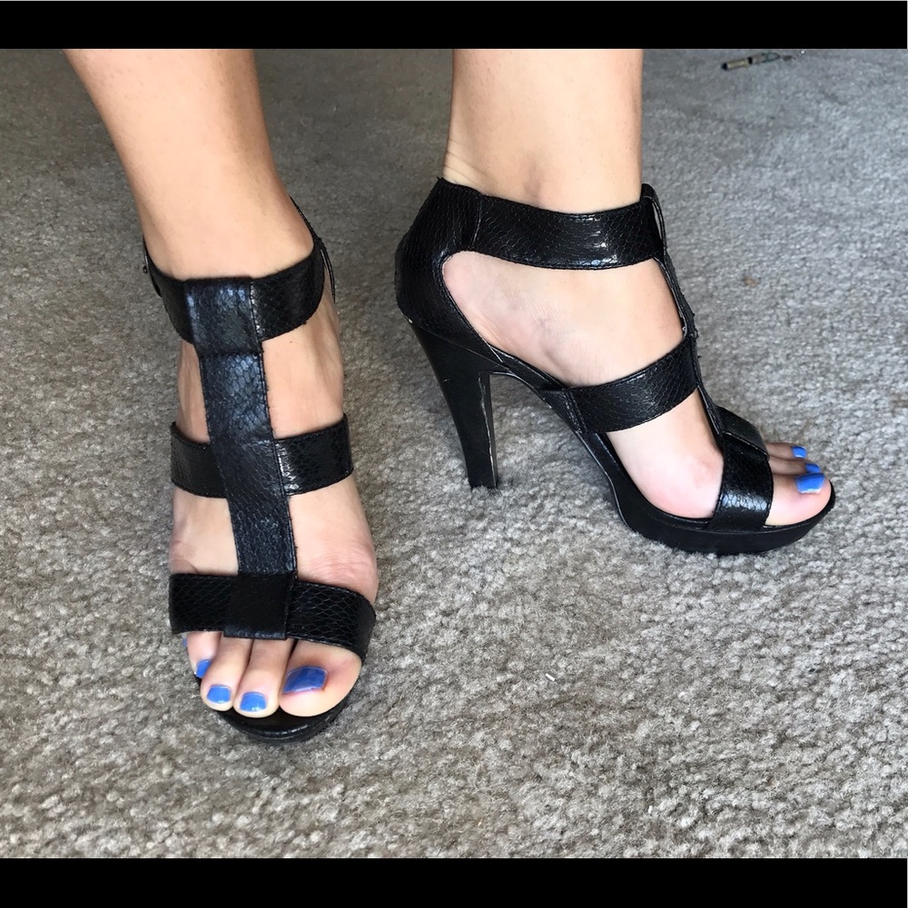 Black Chinese Laundry Gladiator Sandals