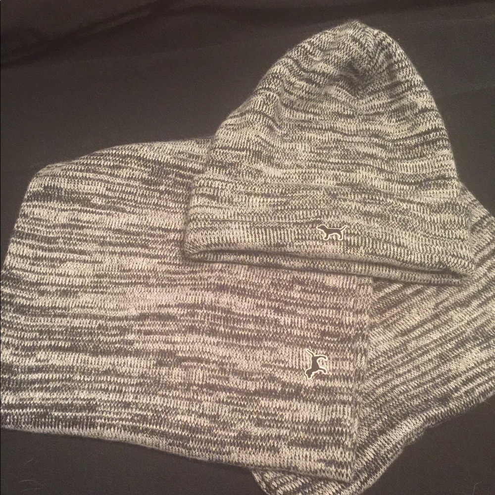 VS scarf and hat set