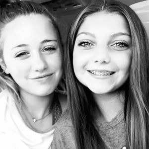 Meet your Posher, Chloe