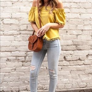 SOLD ❌❌ ❌ Willow & Clay off the shoulder top