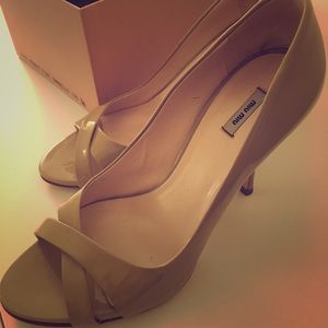 Beautiful nude Miu Miu heels, great condition!