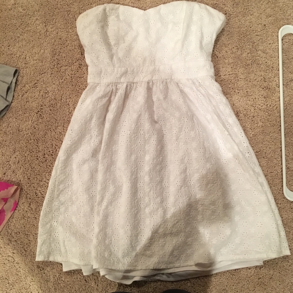 Woman's strapless dress