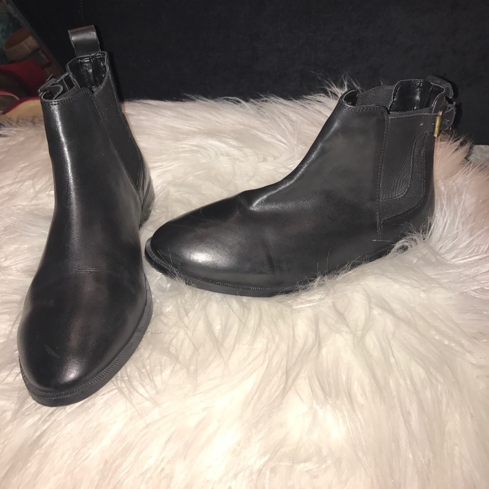 NWT Black Chelsea boots!