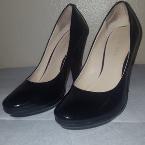Black 4in. Close Toed Heels