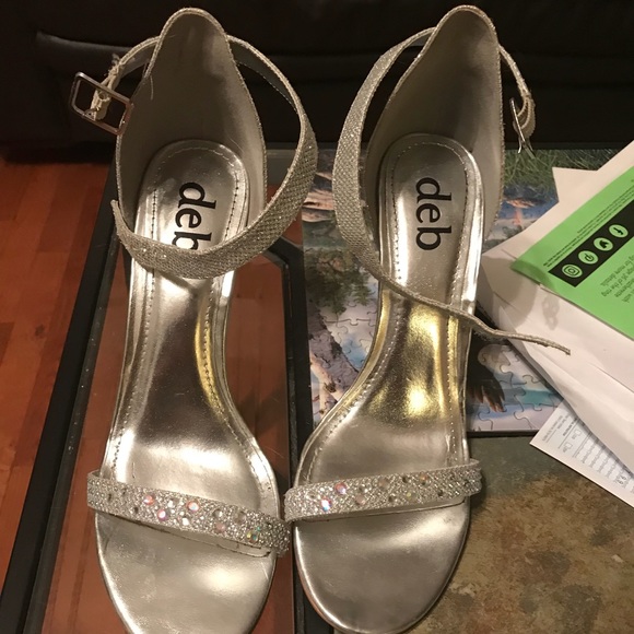 Silver Heels - Picture 1 of 2