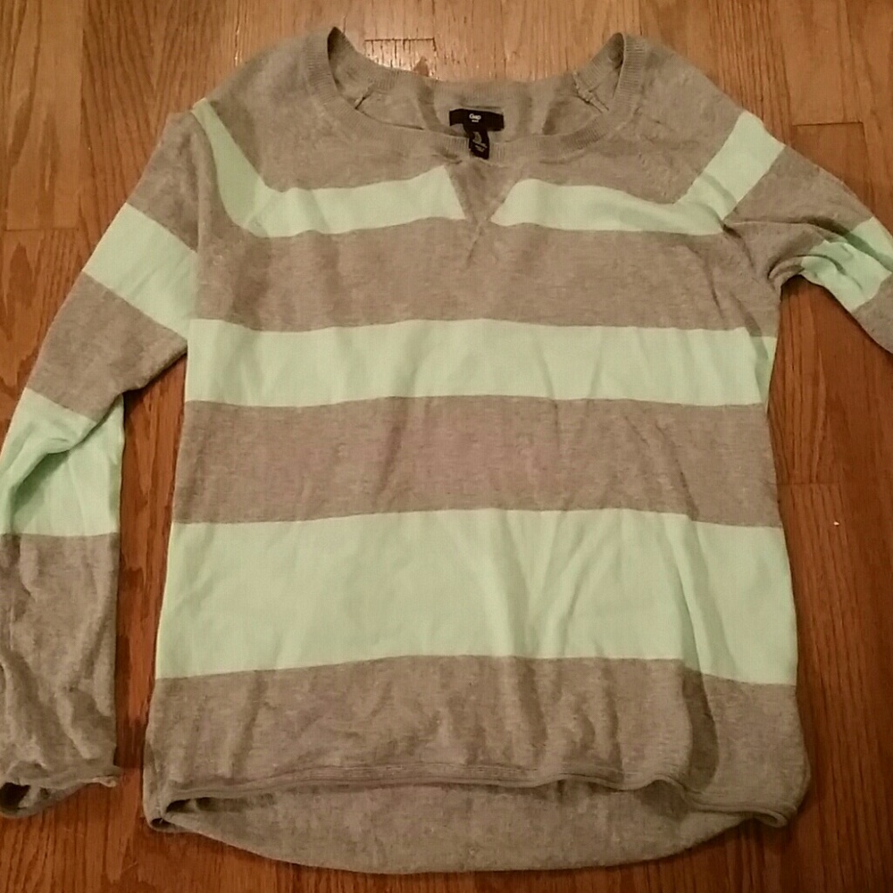 Gap sweater