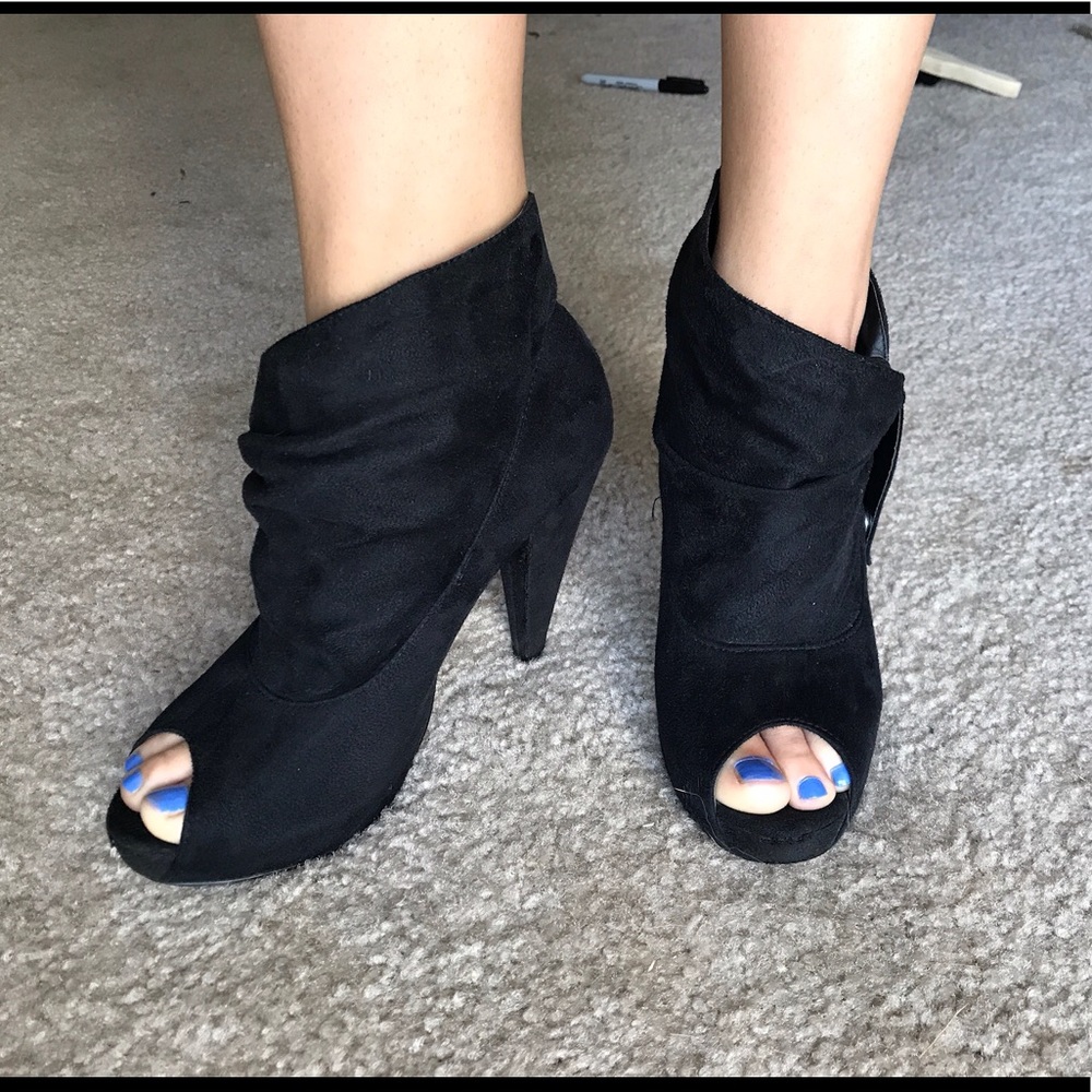 Black 4.5-inch open-toed booties