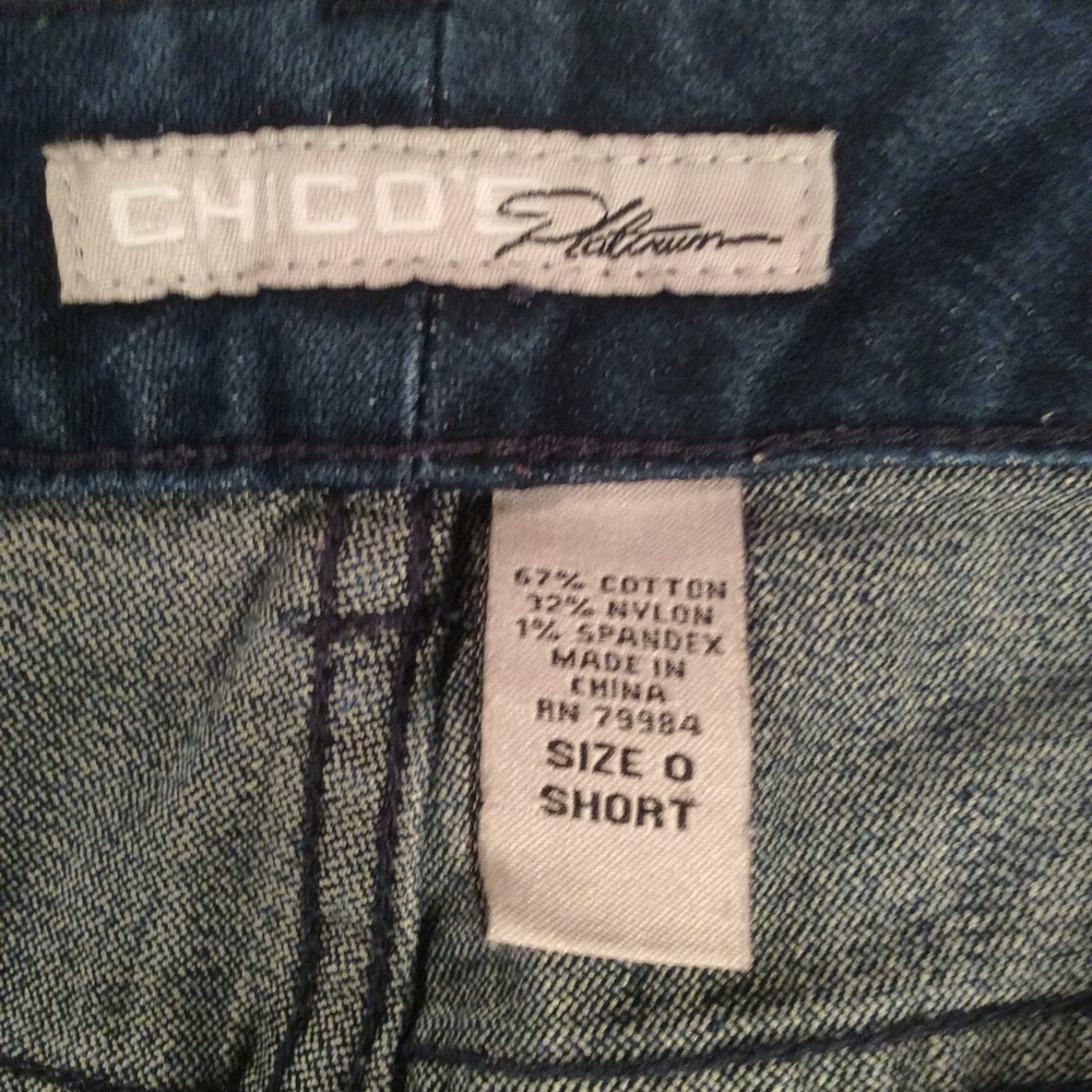 CHICO’S PLATINUM JEANS IS 29 inch WAIST-SHORT - Picture 6 of 7