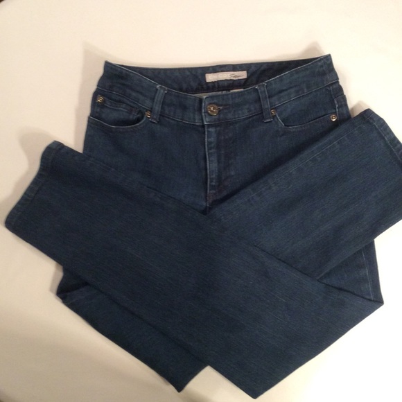 CHICO’S PLATINUM JEANS IS 29 inch WAIST-SHORT - Picture 2 of 7