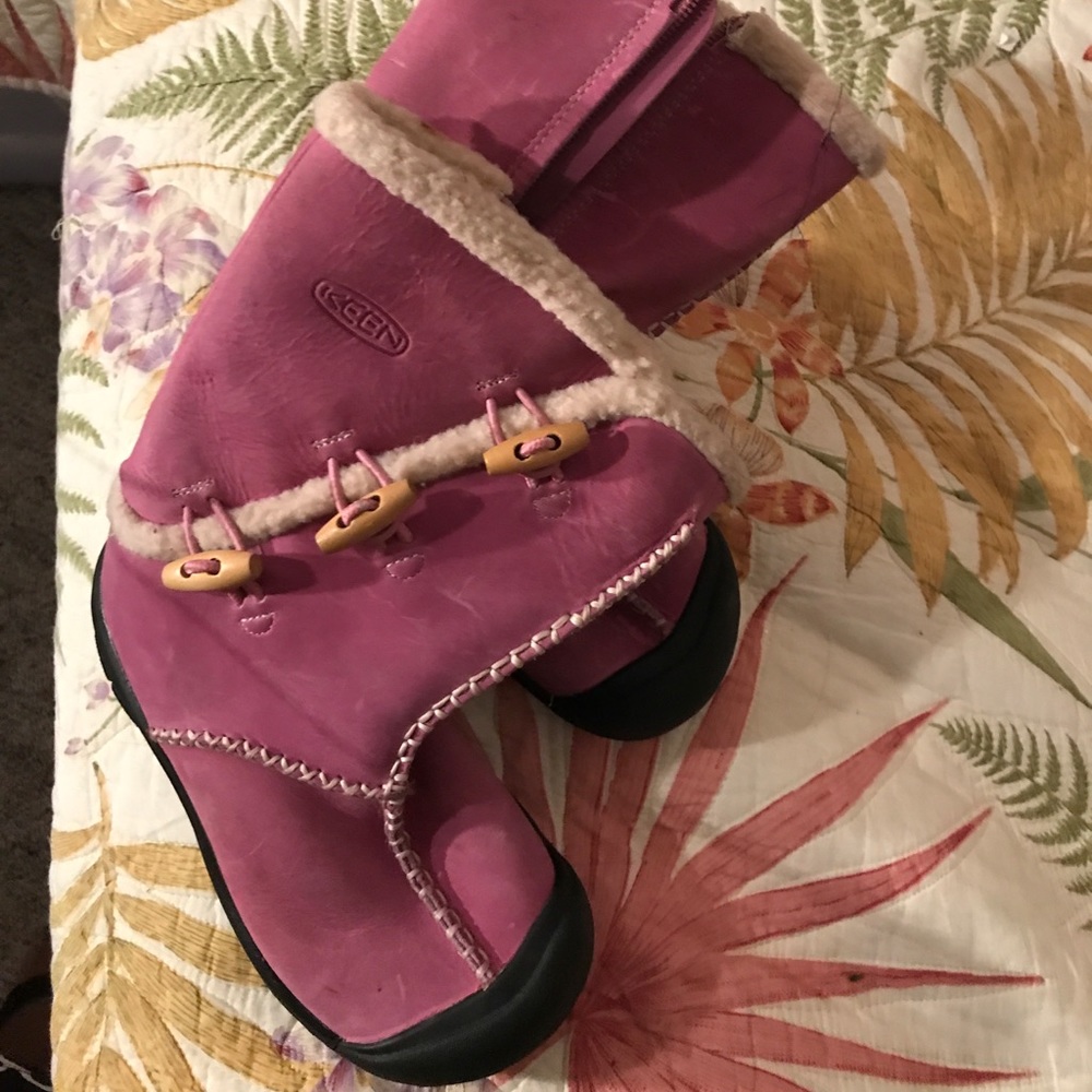 Pink Keen Shearling Suede Boots size 2