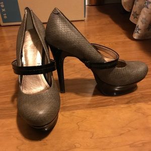 BCBG Black and Gray Faux Scale Print Heels