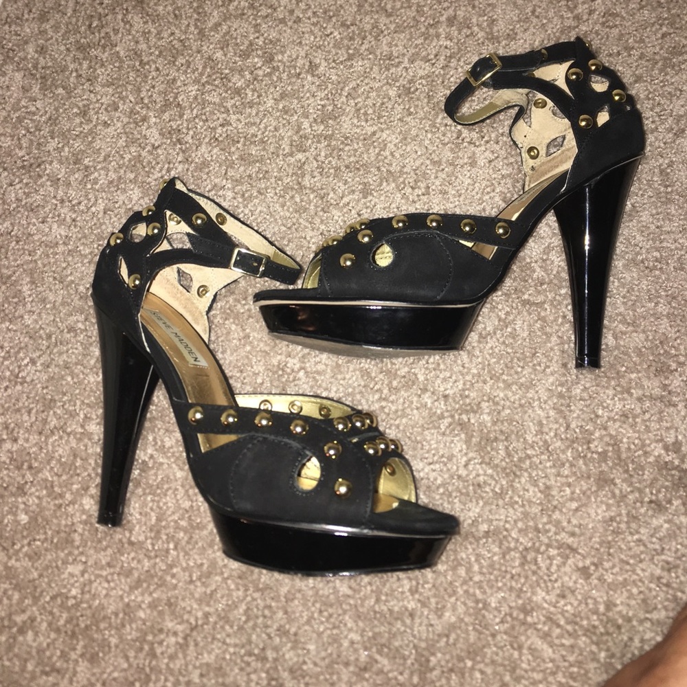 Steve Madden Black Suede heels