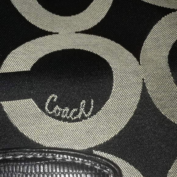 COACH  HAND BAG - Picture 2 of 4