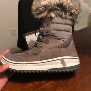 Brand new Santana Canada Boots
