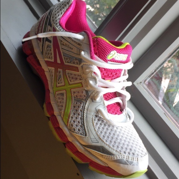 Asics running shoes - Picture 2 of 4