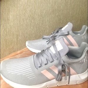 ✨NWT✨ Swift Run Adidas!