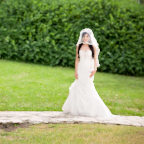 Wedding dress - Picture 1 of 7